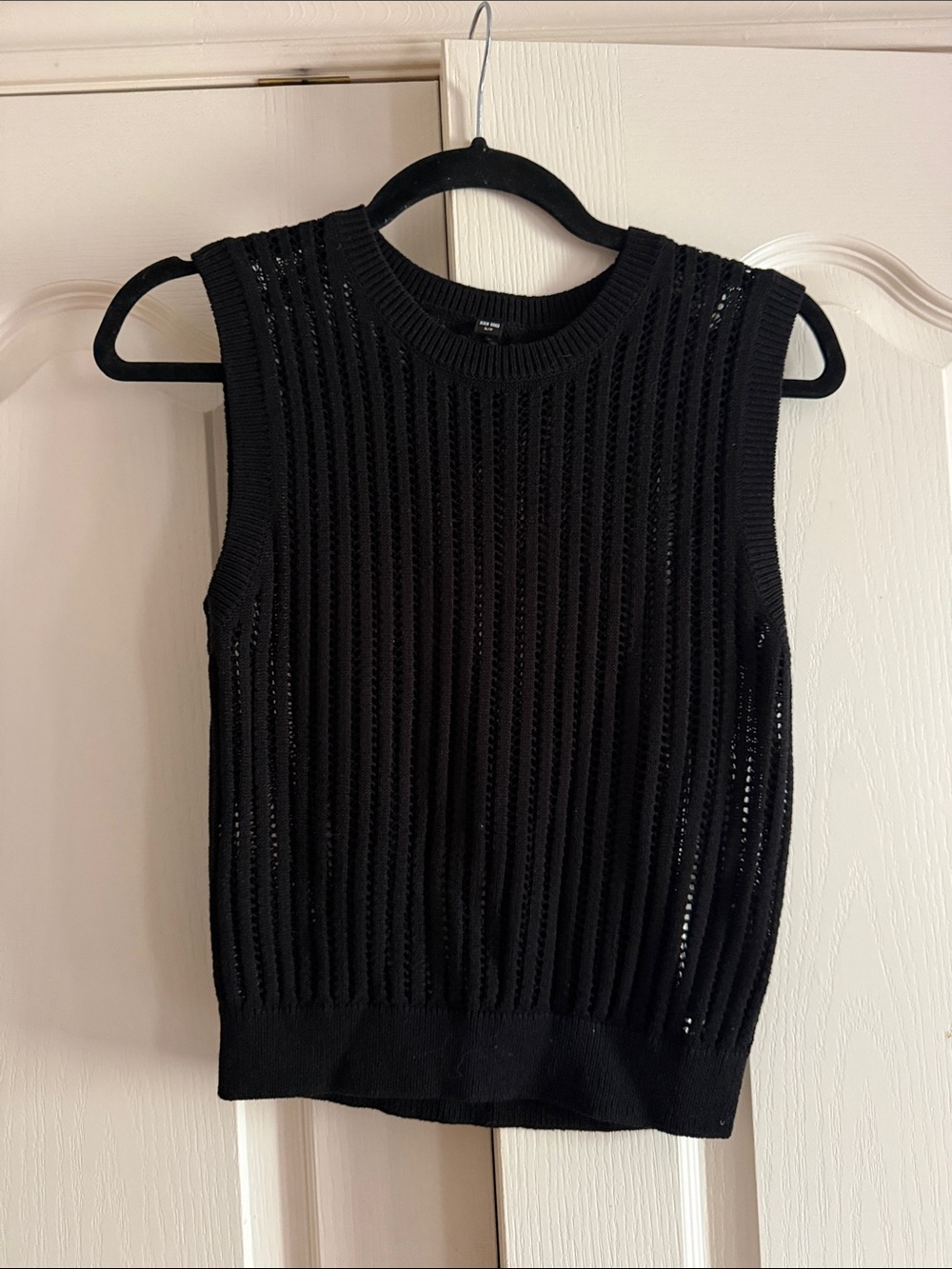 Uniqlo Black Ribbed Knit Sleeveless Tank